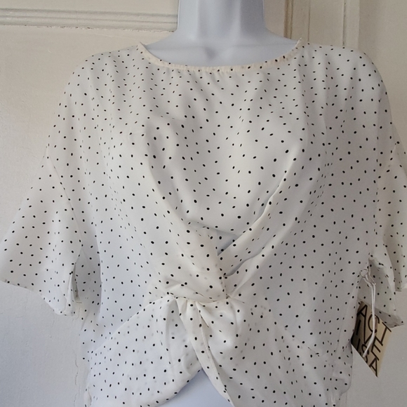 Tops - Picture 2 of 7